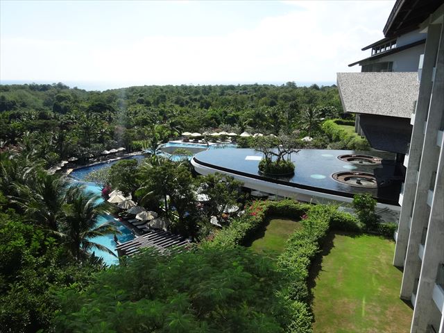 周囲を緑に囲まれたリゾートホテル【リンバジンバランバリbyアヤナ】