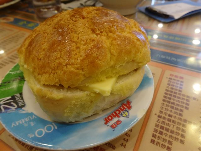 香港の朝は絶品パイナップルパンから【金華冰廳】