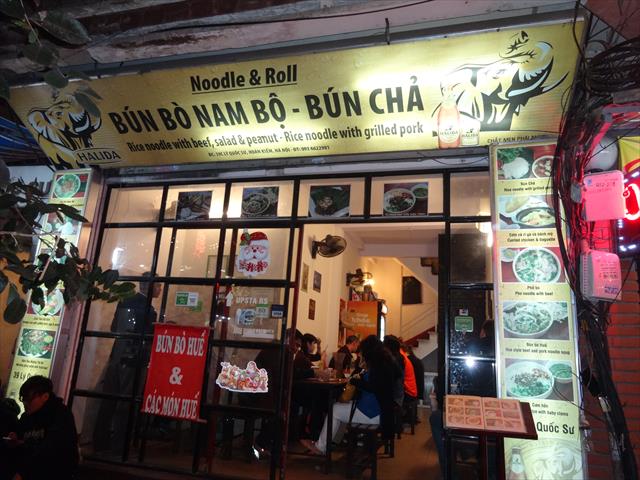リーズナブルなベトナム料理を食べれる人気店「ヌードル＆ロール」