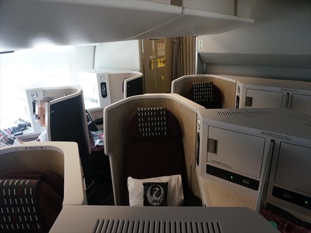 【JALビジネスクラス搭乗記】スカイスイートIIIのシートを堪能！（羽田－シンガポール）