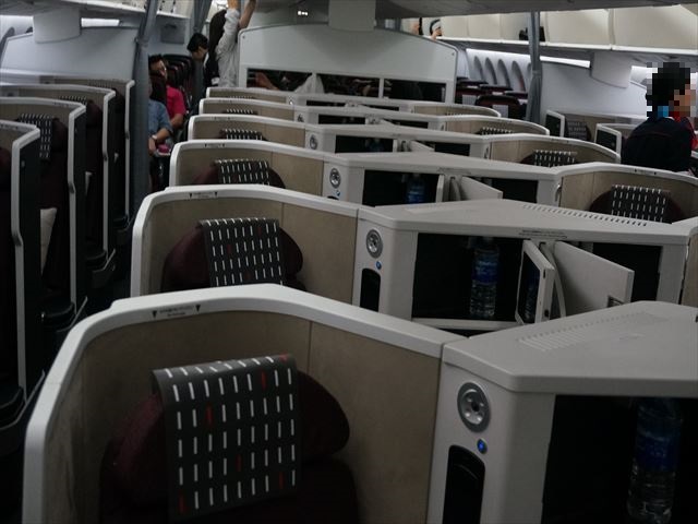 【JALビジネスクラス搭乗記】夜便でフルフラットシートはやはり快適！（CGK-NRT）