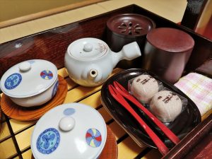 日の春旅館のお茶菓子