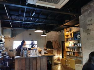 クランプコーヒーサラサの店内