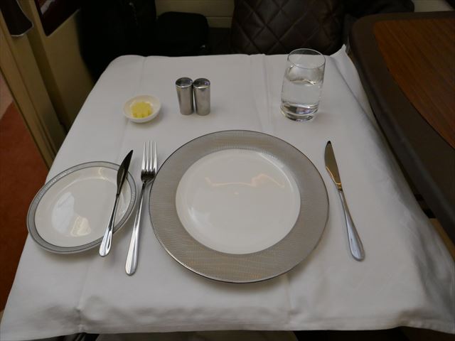 シンガポール航空スイートクラスの機内食