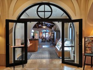 ホテル日航アリビラのラウンジ