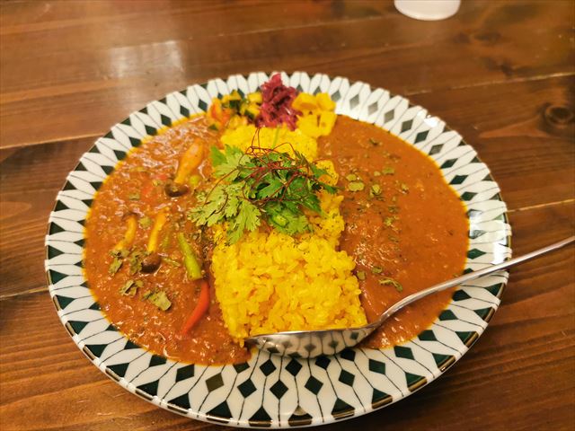 【円町カレー巡り】「謹製咖喱酒舗アムリタ」でチキンと野菜のカレー♪