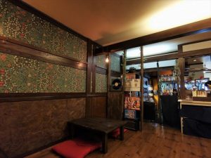 謹製咖喱酒舗アムリタの店内