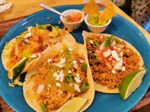 「メキシコ食堂 オラレ（ORALE！）」のタコスランチ