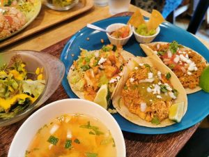 「メキシコ食堂 オラレ（ORALE！）」のタコスランチ