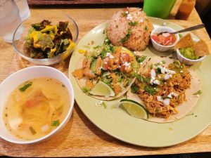 「メキシコ食堂 オラレ(ORALE!)」のタコスランチ