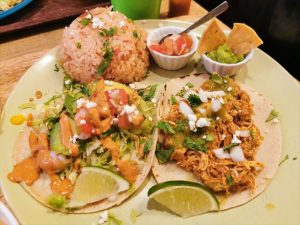 「メキシコ食堂 オラレ（ORALE！）」のタコスランチ